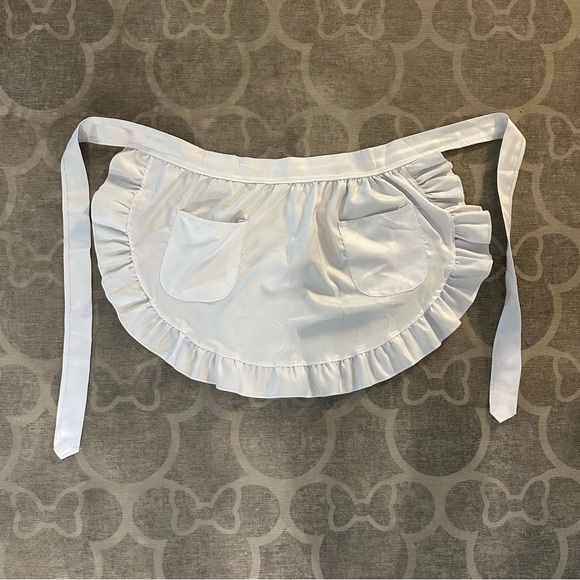 White Ruffled Apron with Pockets - Picture 5 of 8